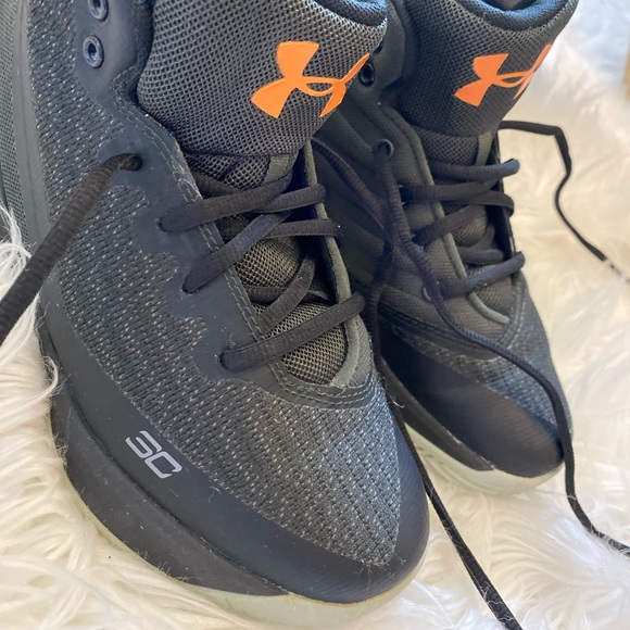 under armour tennis shoes black